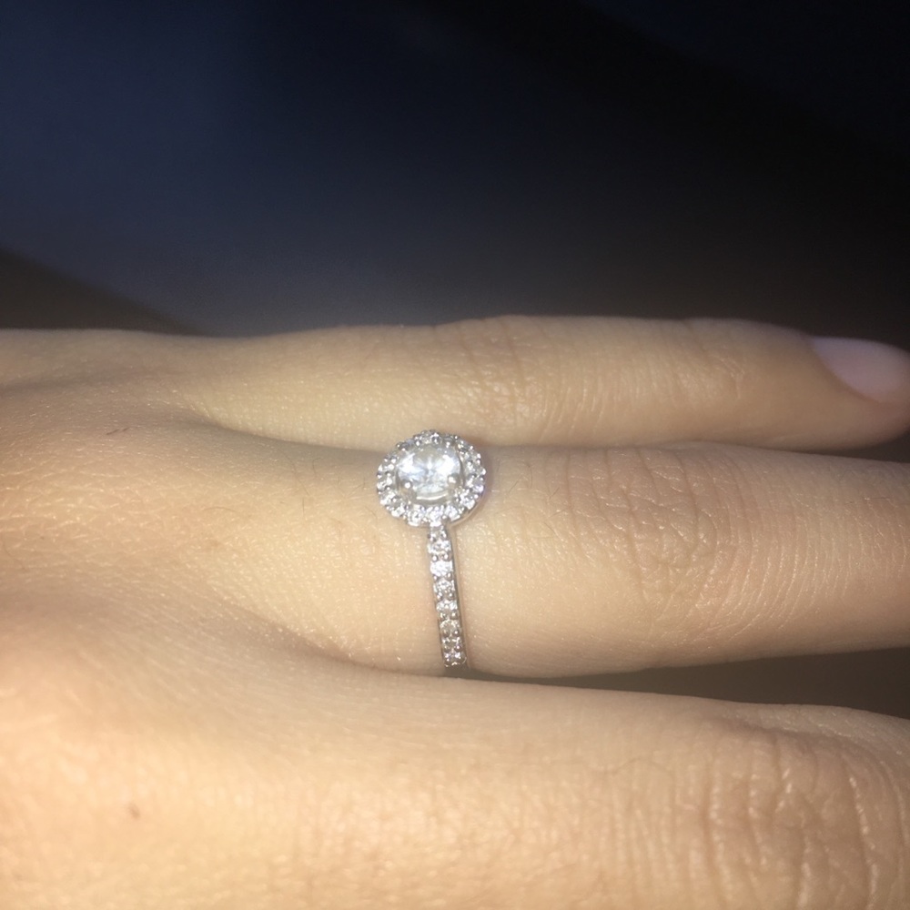 Engagement ring - Picture 2 of 8